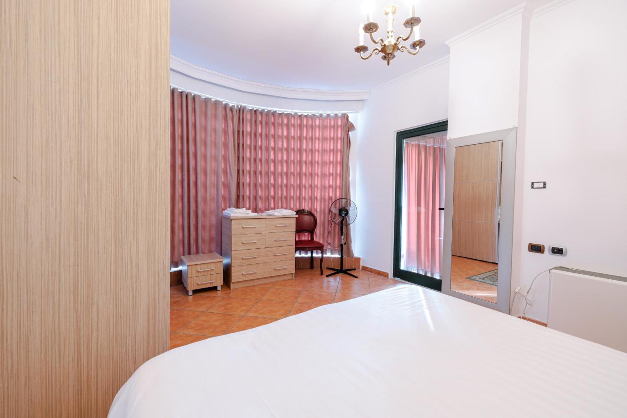 Boutique Hotel Whisky 티라나 객실 사진