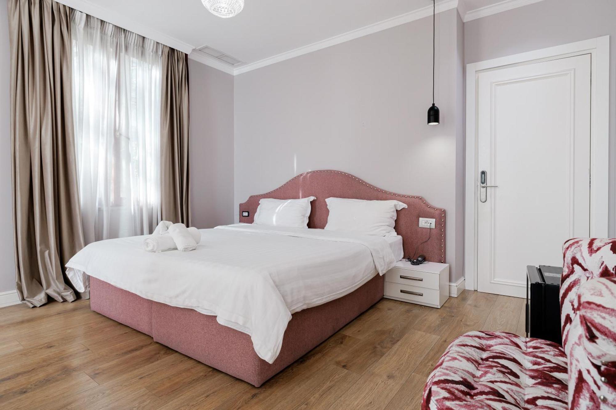 Boutique Hotel Whisky 티라나 외부 사진