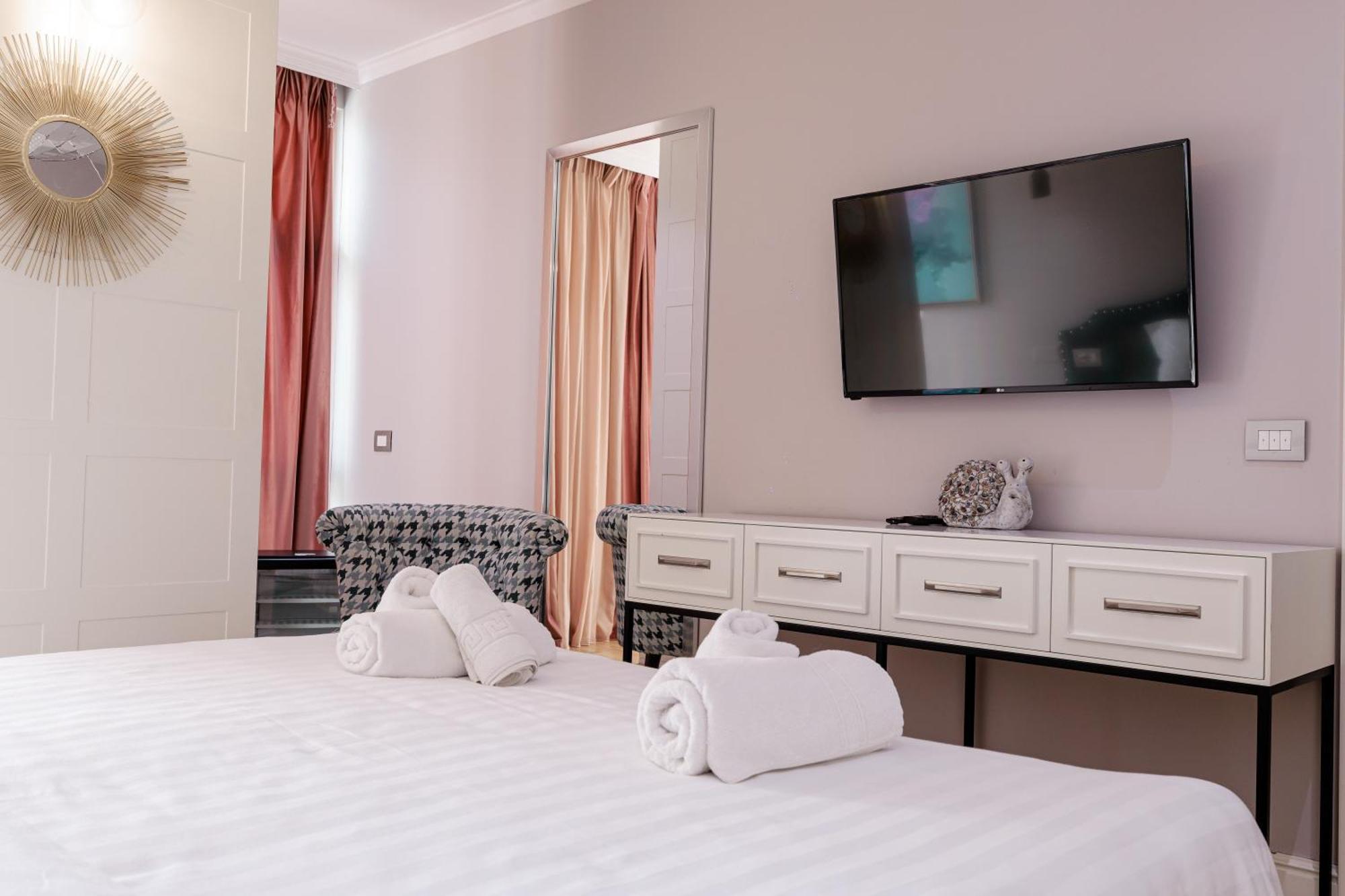 Boutique Hotel Whisky 티라나 외부 사진